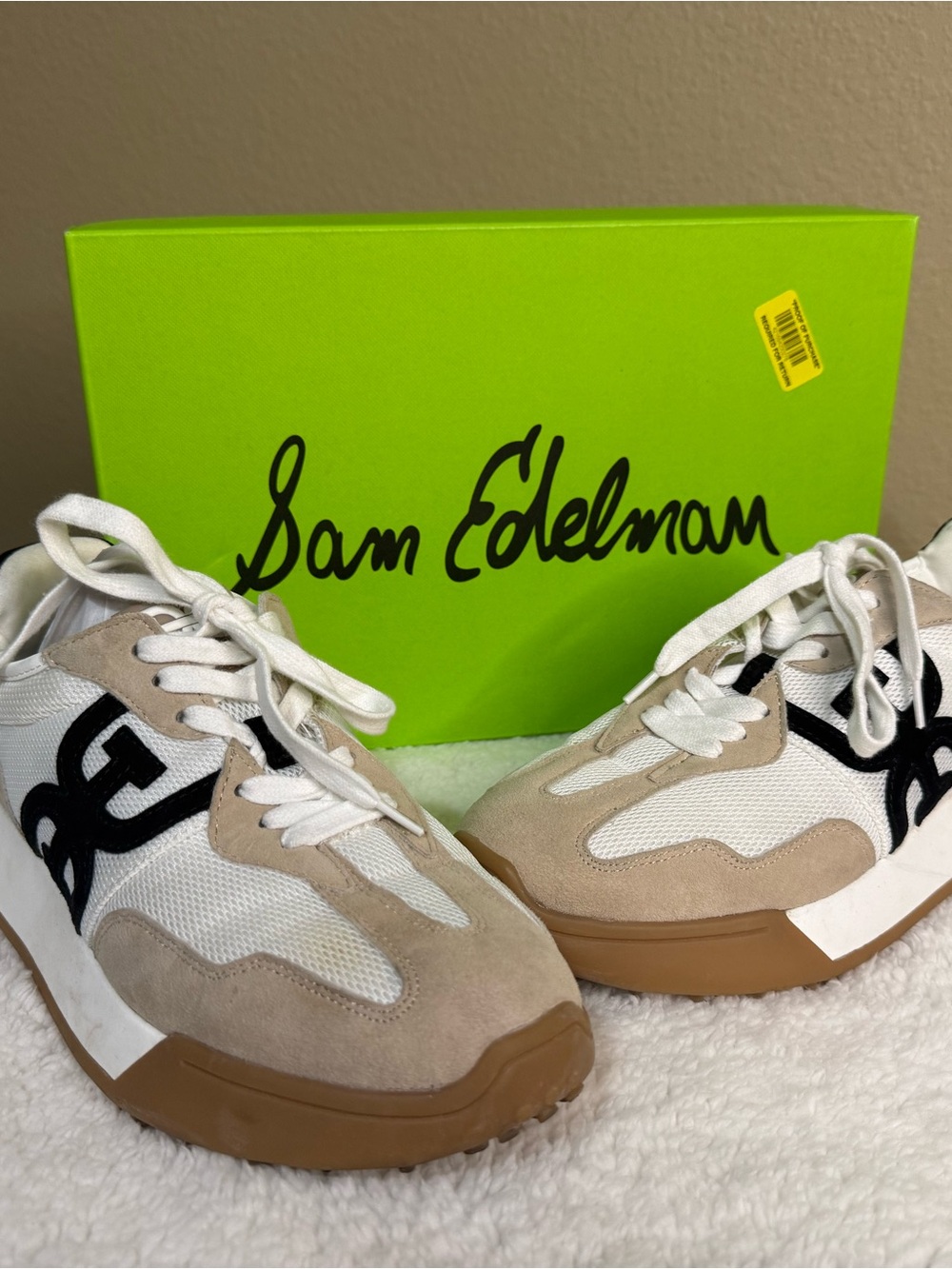 Sam Edelman White Beige Sneakers with Black Logo - Picture 2 of 13